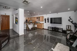 Photo #2: 221083791 Listing 