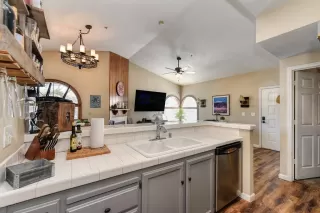 Photo #6: 221083882 Listing 