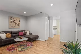 Photo #4: 221083967 Listing