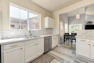 Photo #6: 221084582 Listing