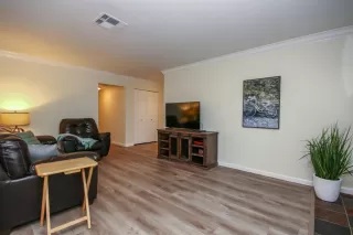 Photo #6: 221084778 Listing 