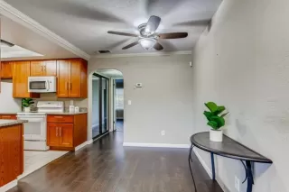 Photo #2: 221085758 Listing