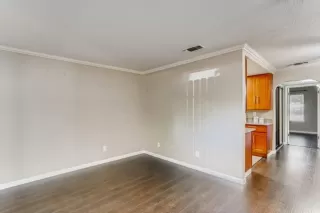 Photo #5: 221085758 Listing