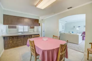 Photo #6: 221086348 Listing