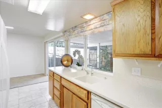 Photo #4: 221089103 Listing