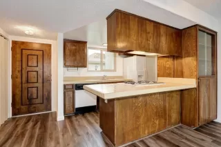 Photo #2: 221092398 Listing