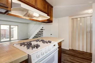 Photo #4: 221092398 Listing