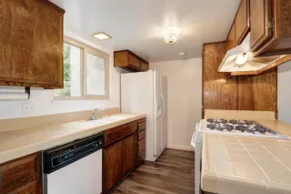 Photo #5: 221092398 Listing