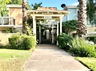 Photo #2: 221092468 Listing