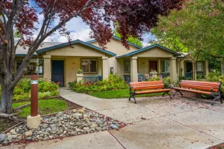 Photo #2: 221095022 Listing