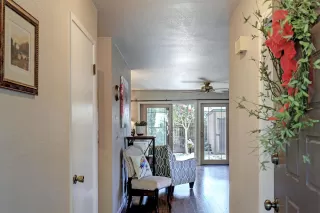 Photo #2: 221095092 Listing