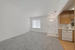 Photo #4: 221101279 Listing