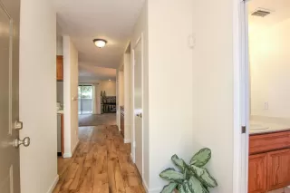 Photo #3: 221103102 Listing