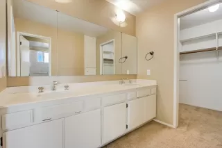 Photo #5: 221103443 Listing