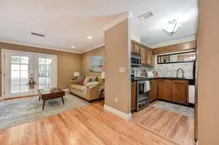 Photo #5: 221107130 Listing