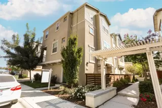 Photo #2: 221111595 Listing