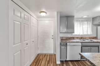 Photo #4: 221112232 Listing