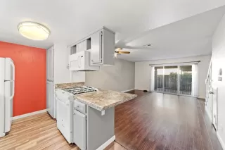 Photo #6: 221112232 Listing