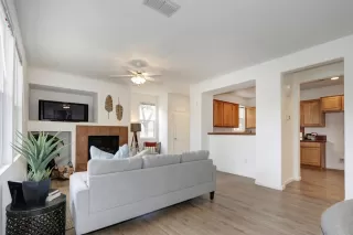 Photo #6: 221114434 Listing