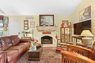 Photo #6: 221118972 Listing