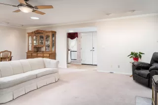 Photo #5: 221123683 Listing