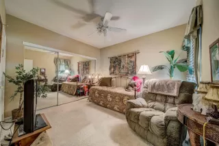 Photo #2: 221125543 Listing