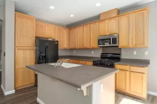 Photo #5: 221130363 Listing