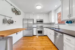 Photo #1: 221132033 Listing