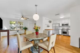 Photo #2: 221132033 Listing