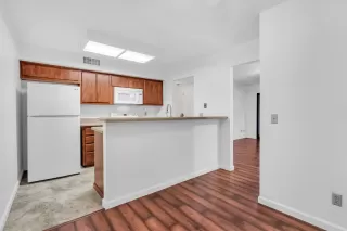 Photo #2: 221132441 Listing