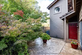 Photo #1: 221132905 Listing