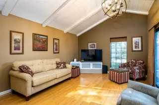 Photo #3: 221132905 Listing