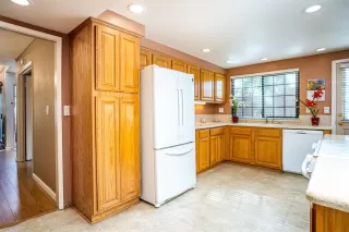 Photo #6: 221132905 Listing