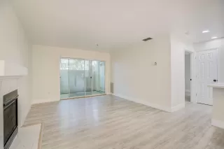 Photo #4: 221133551 Listing