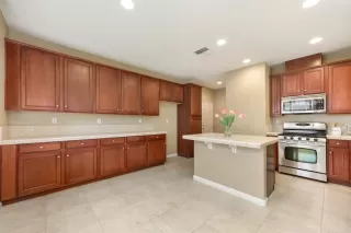 Photo #2: 221135653 Listing