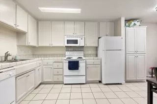 Photo #3: 221136808 Listing