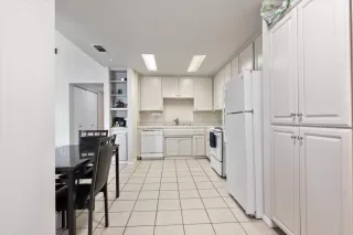 Photo #4: 221136808 Listing