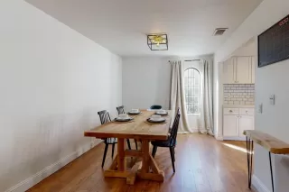 Photo #4: 221137228 Listing