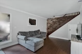 Photo #2: 221137845 Listing