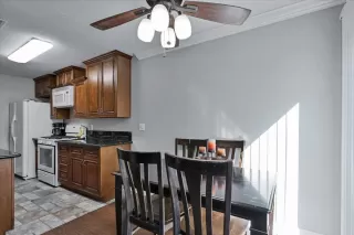 Photo #5: 221137845 Listing