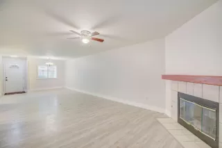 Photo #5: 221137885 Listing