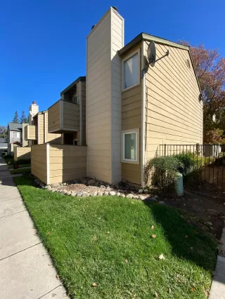 Photo #2: 221137943 Listing