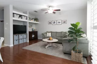 Photo #2: 221137952 Listing