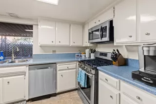 Photo #5: 221138509 Listing