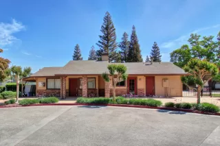 Photo #2: 221138627 Listing