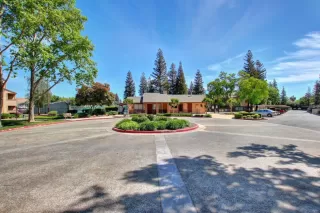Photo #5: 221138627 Listing
