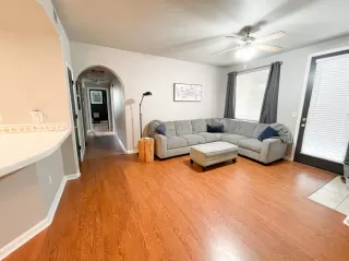 Photo #3: 221139352 Listing