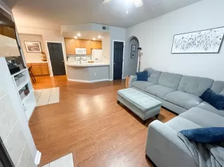 Photo #4: 221139352 Listing