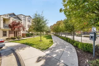 Photo #3: 221139508 Listing