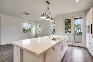 Photo #6: 221139508 Listing